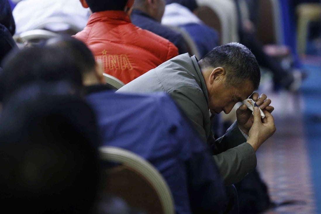 A family member of a passenger onboard the missing Malaysia Airlines MH370 cries at a briefing from Malaysian government in Beijing. Photo: Reuters