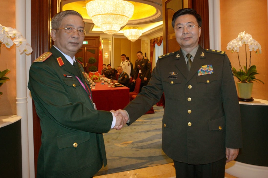 Nguyen Chi Vinh (left) meets Wang Guanzhong. Photo: Xinhua