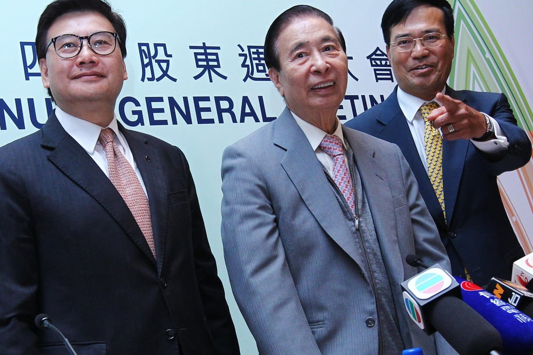 Towngas managing director Alfred Chan (left), chairman Lee Shau-kee and chief executive Peter Wong. Photo: May Tse