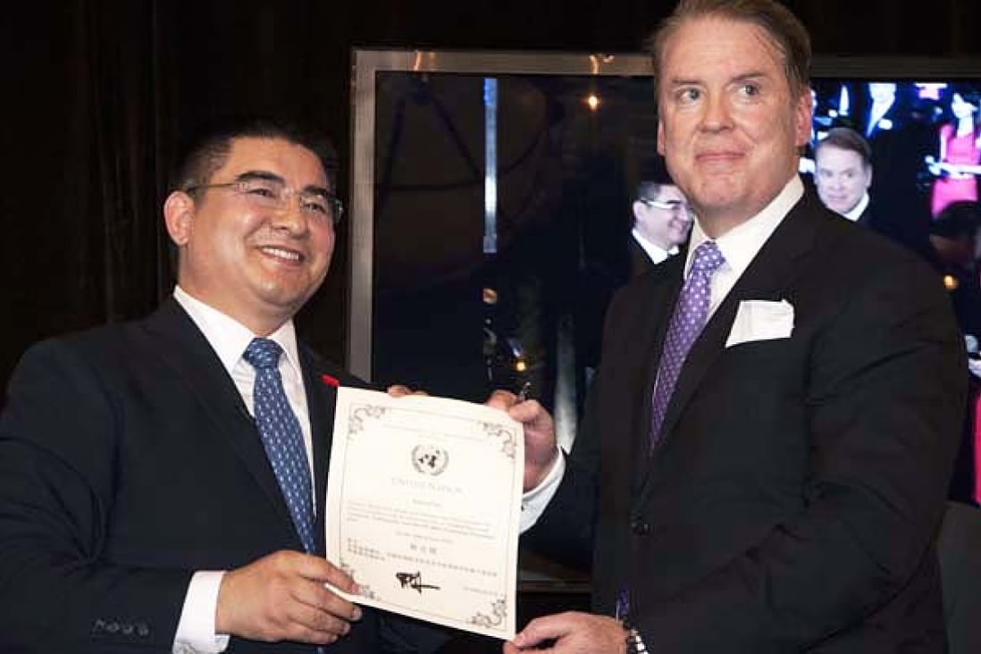 Photo of Chinese billionaire Chen Guangbiao receiving a certificate from Patrick Donohue, who identified himself as the chairman of New York-based China Foundation for Global Partnership. Photo: Weibo