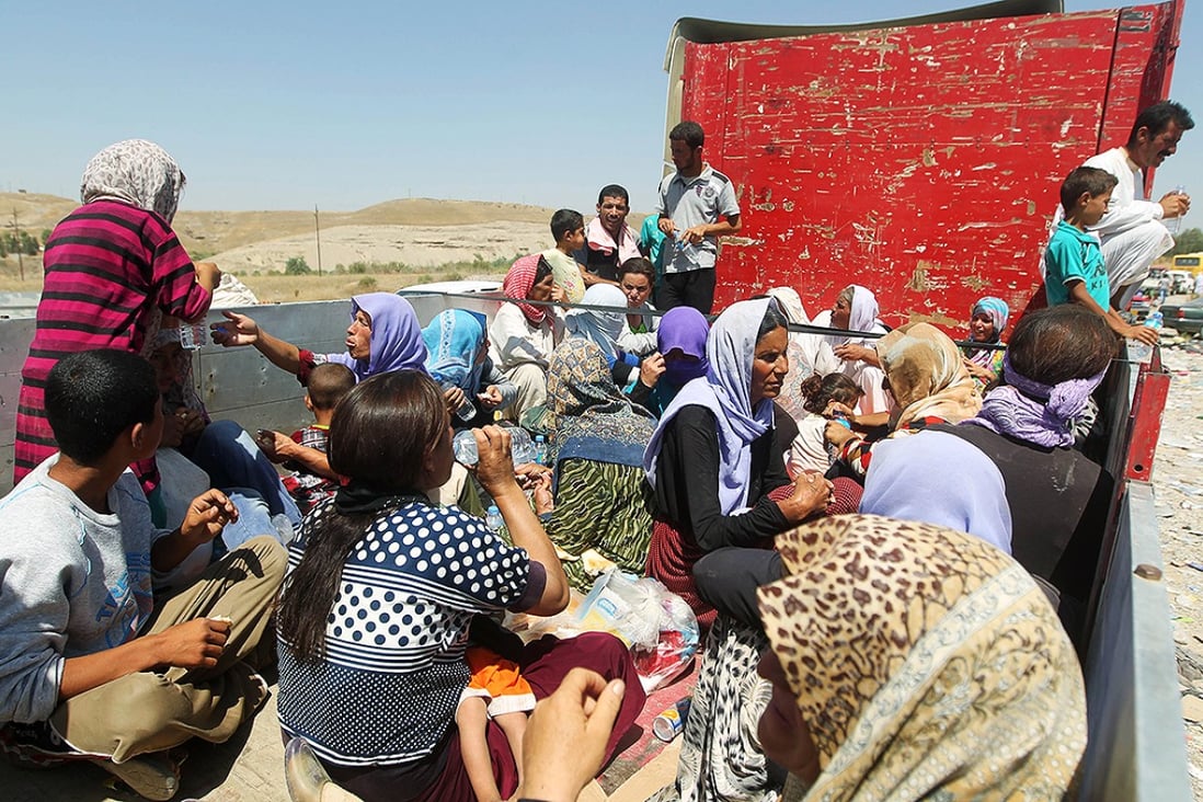 Displaced Iraqis from the Yazidi community cross the Iraqi-Syrian border at the Fishkhabur crossing in northern Iraq. Photo: AFP