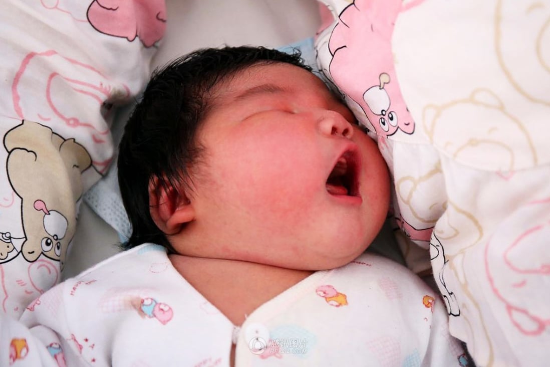 The baby boy was born on August 23 at a whopping 6.3 kilograms. Photo: QQ.com
