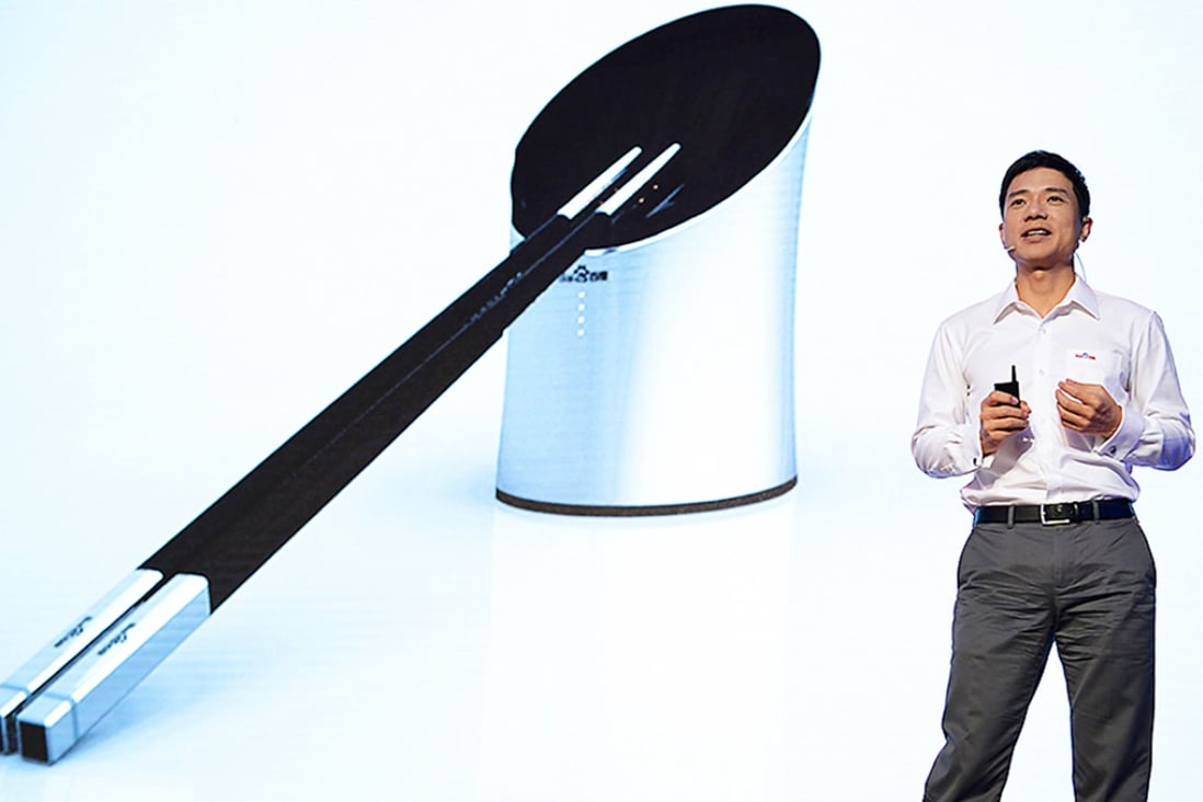 Baidu founder Robin Li introduces smart chopsticks.
