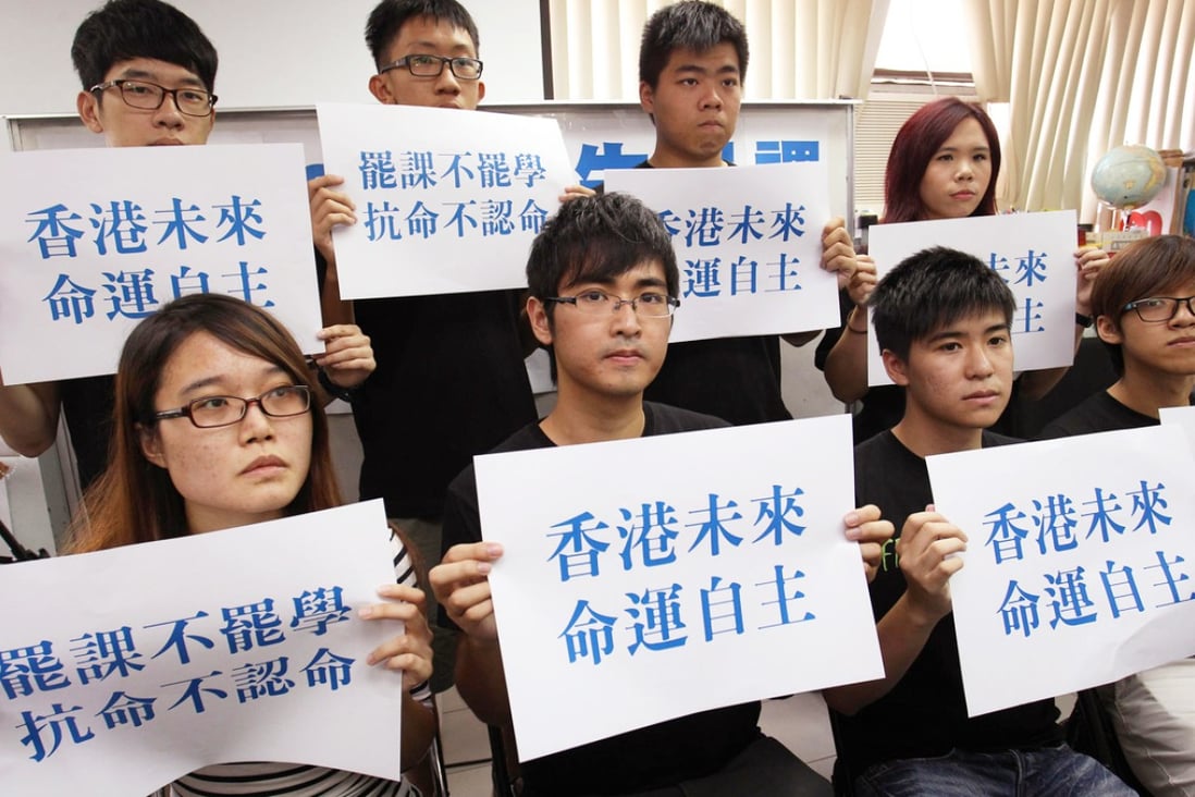 Federation of Students members including secretary general Alex Chow (front, centre), hold banners supporting the boycott. Photo: Nora Tam