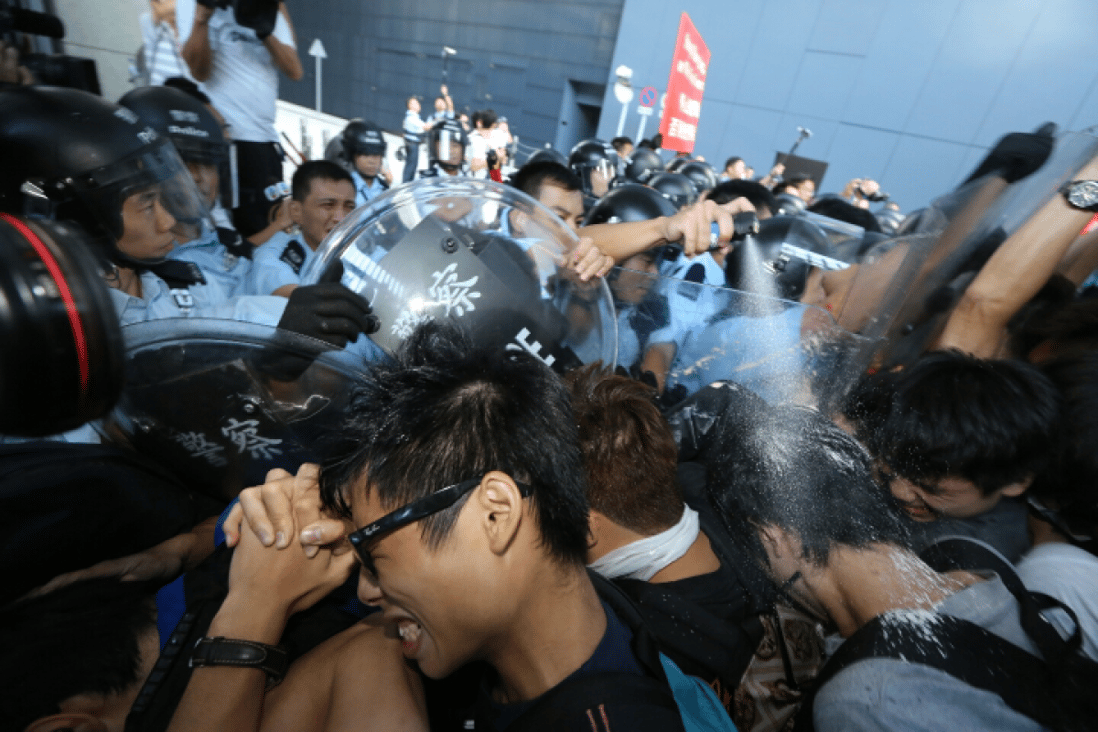 Police spray pepper spray at protesters. Photo: Felix Wong