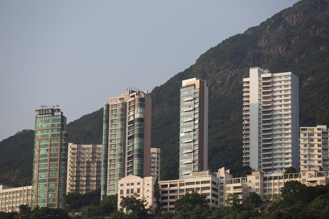 Just eight units were sold in the 10 housing estates monitored by Ricacorp Properties over the weekend, while six estates saw no sales. Photo: Bloomberg