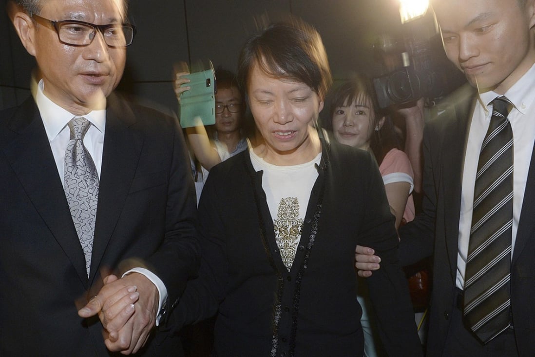 Development Secretary Paul Chan leaves court with his wife Frieda Hui and their son Chan Tian-hsing. Photo: Edward Wong