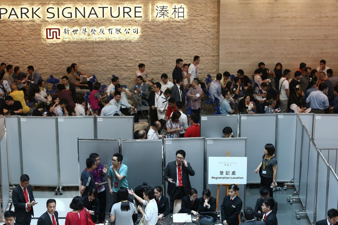 Crowds at the sales office for The Pavilia Hill. Photo: Jonathan Wong