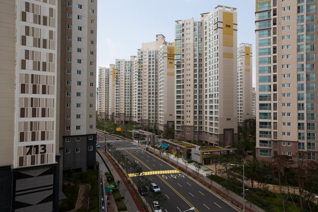 The property market's rise has prompted Korea Housing Finance Corp to boost sales of home-loan-backed bonds. Photo: Bloomberg