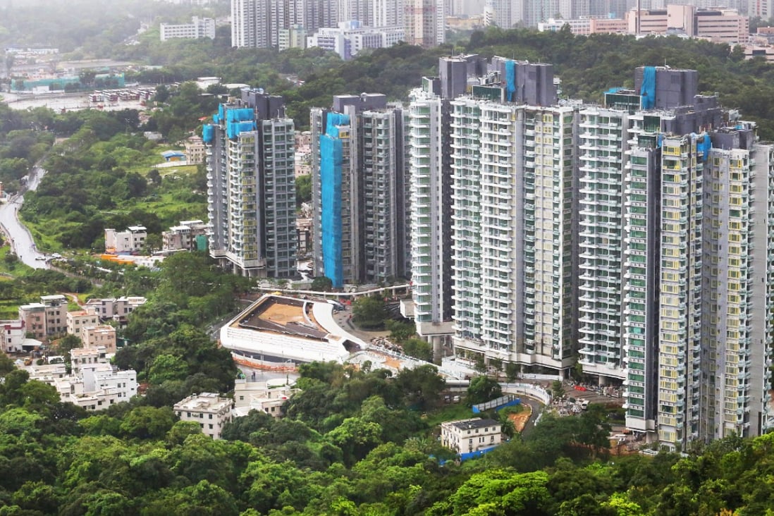 Cheung Kong has sold 800 units at the 1,071-unit Phase I development since Mont Vert's launch two months ago. Photo: Felix Wong