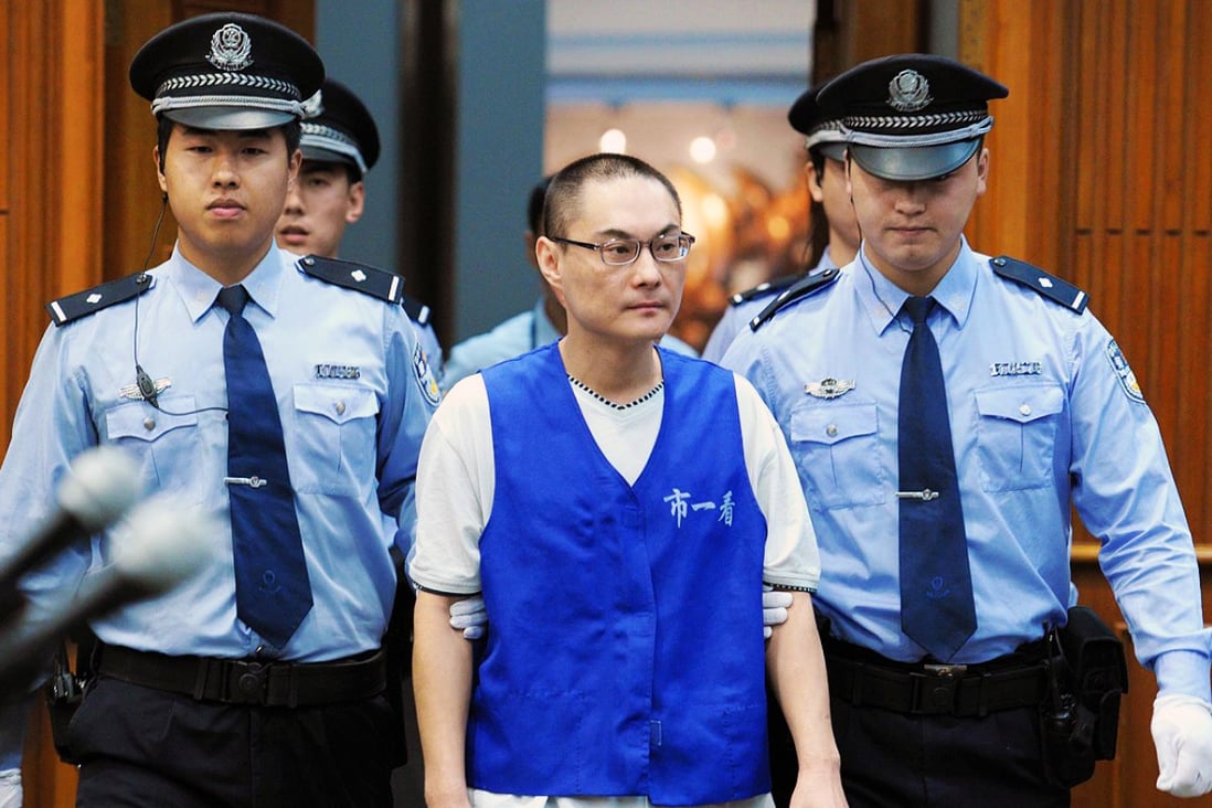 A man convicted for killing a child is escorted by guards to a Beijing court. He was later sentenced to death. Photo: Xinhua