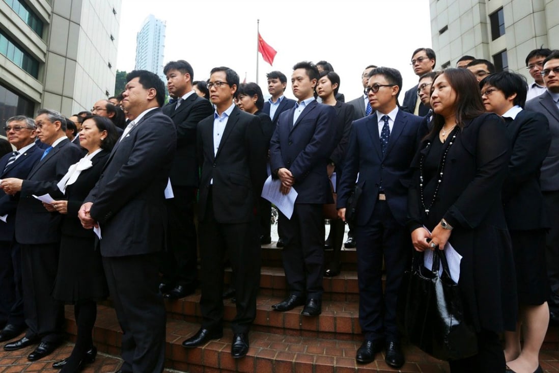 Lawyers stand in silence outside the High Court to condemn Occupy protesters ignoring several court injunctions. Photo: Sam Tsang