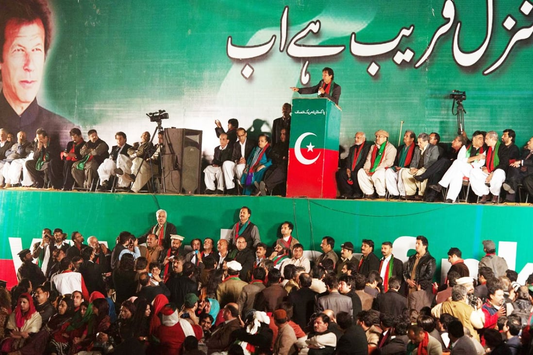 Imran Khan rallies thousands of supporters as he vows to continue his fight to oust Pakistani Prime Minister Nawaz Sharif. Photo: EPA