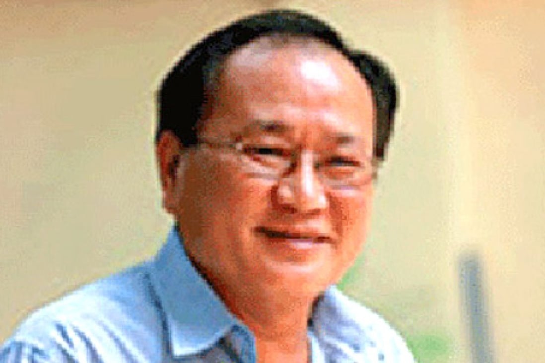 Hong Le Tho's blog, called Nguoi Lot Gach - literally "a brick layer" - has run for at least three years and was regularly updated in Vietnamese, English and French with his commentary on social and political issues in Vietnam.