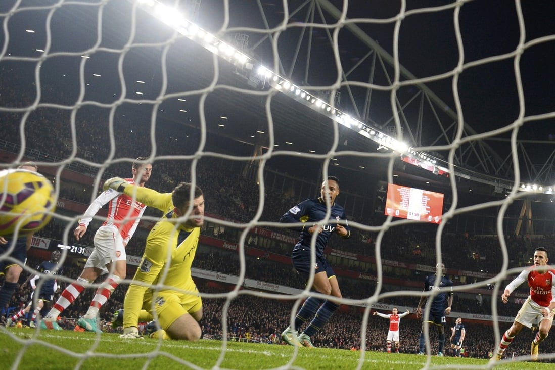Arsenal's Alexis Sanchez (right) scores against Southampton. Photo: Reuters