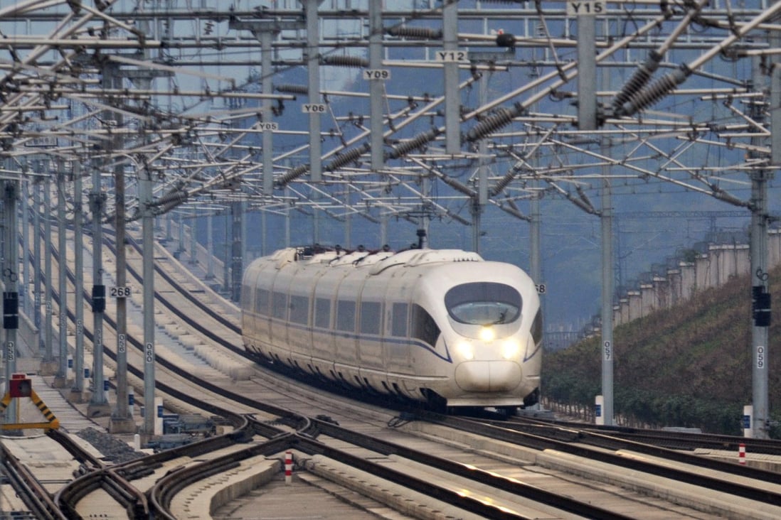 A train running on the Shanghai-Kunming high-speed railway heads for Yiwu Station, Zhejiang Province on Dec. 10, 2014. Photo: Xinhua