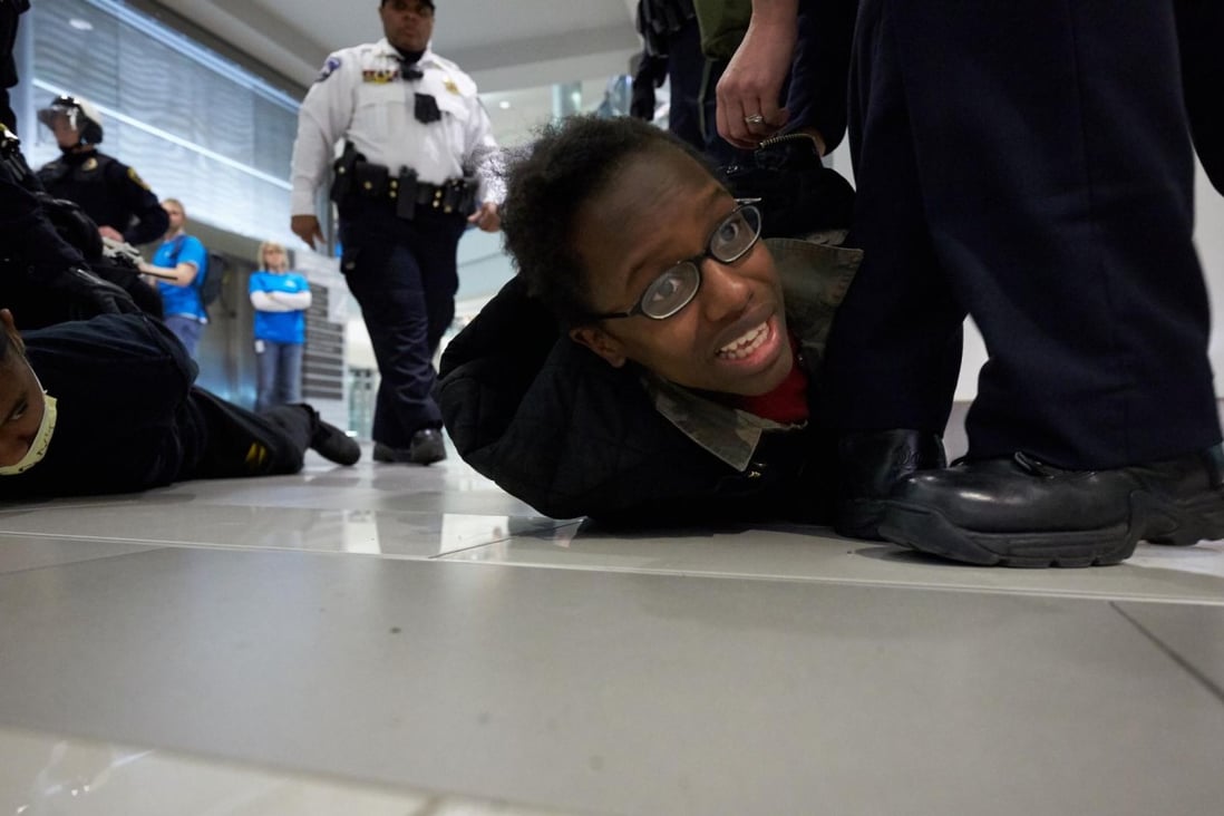 Police arrest protesters in Minnesota. Photo: AFP