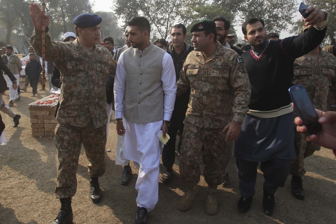 British boxer Amir Khan arrives at Army Public School, which was attacked by Taliban gunmen on December 16 in Peshawar. Photo: Reuters