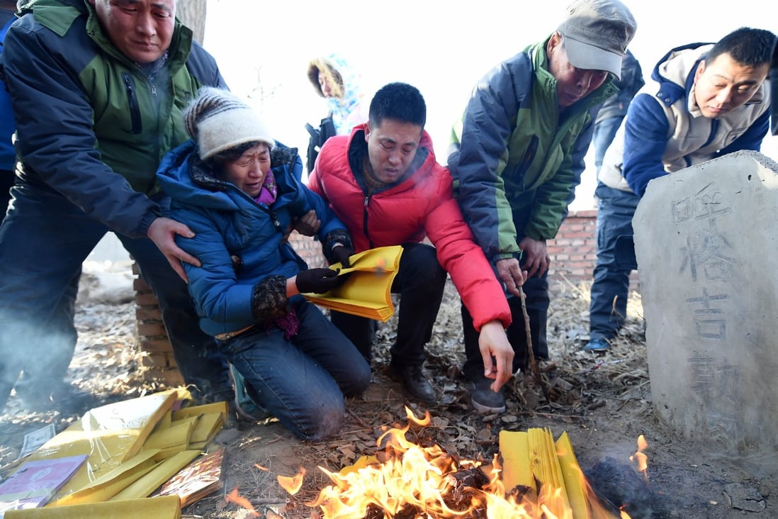 The parents of Huugjilt mourn at his graveside in Hohhot after he was cleared of murder earlier in December. Photo: Xinhua