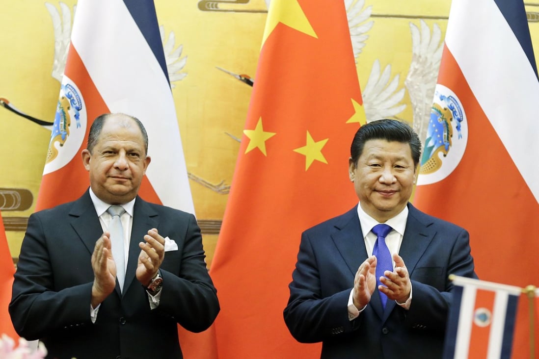 Costa Rica's President Luis Guillermo Solis pictured with Xi Jinping at the Great Hall of the People during his trip to Beijing. Photo: EPA