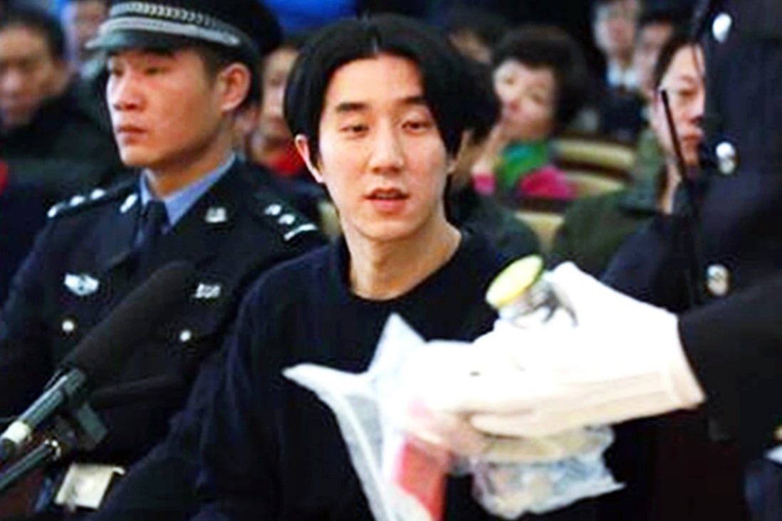 Jaycee Chan looks at evidence during today's trial. Photo: Beijing Court's Weibo