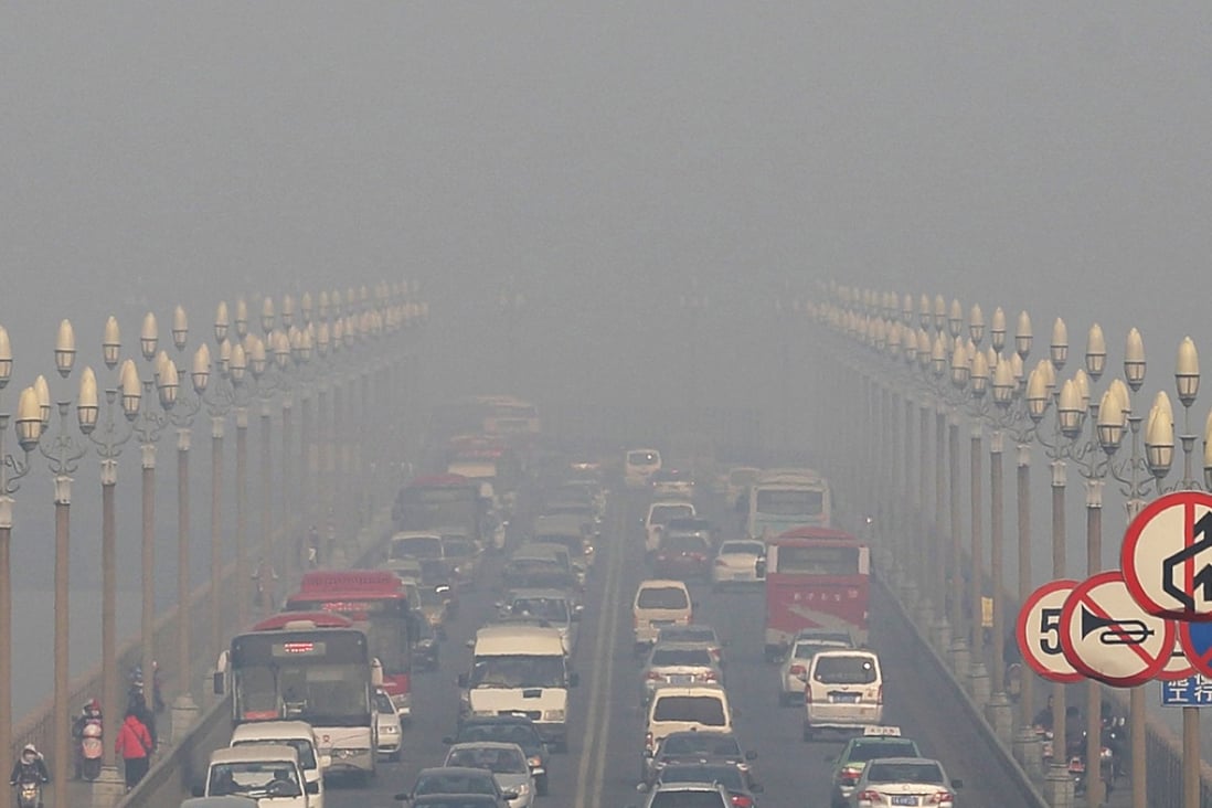 Traffic on the smog-shrouded Nanjing Yangtze River Bridge in Jiangsu province's capital, Nanjing, where 114 out of every 100,000 people died prematurely because of the health impact of pollution in 2013. Photo: CNS