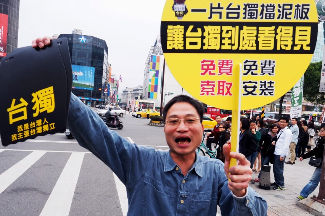 A pro-independence activist, holds signs calling for Taiwan independence. President Xi Jinping says independence forces are the biggest threat to cross-strait peace. Photo: EPA