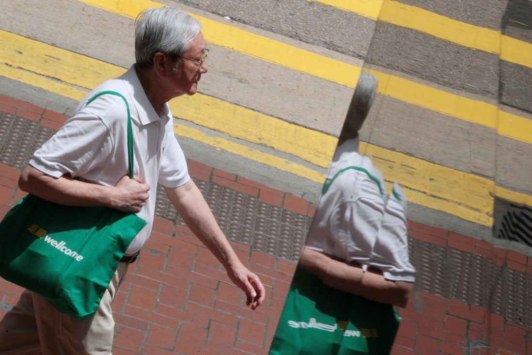 Through use of a financial disincentive, the legislation aims to encourage people to bring a reusable bag for their shopping. Photo: K. Y. Cheng 