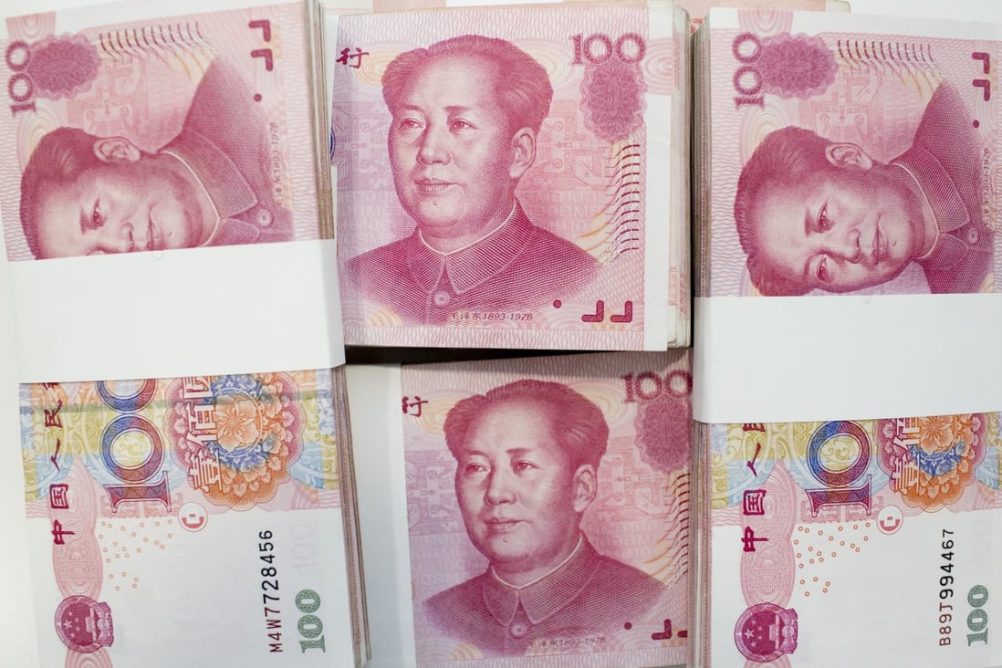 Yuan bank notes are stacked side-by-side in a bank in Hong Kong as yuan forwards hit their strongest level in a week. Photo: Bloomberg