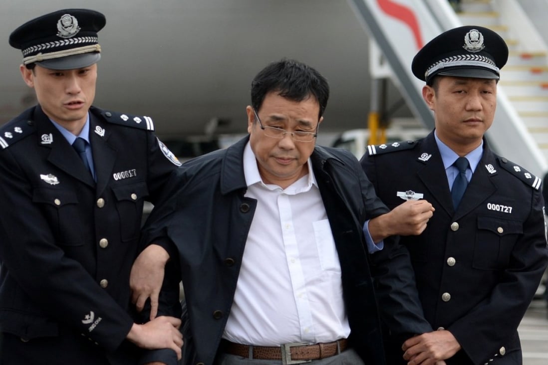 Chinese police escort Li Huabo (centre) upon his arrival at the Beijing Capital International Airport yesterday. Photo: Xinhua