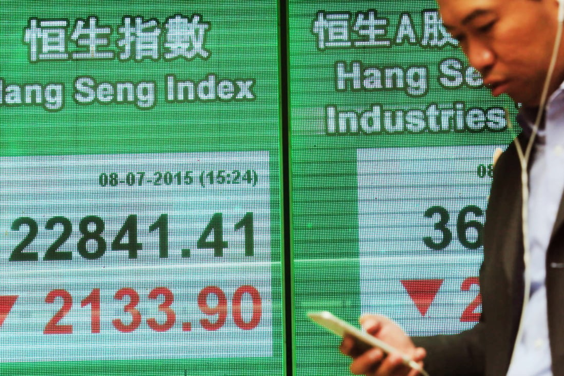 The Hang Seng index drops over 2,100 points on Wednesday as a rout in the mainland spilled over into Hong Kong. Photo: Sam Tsang