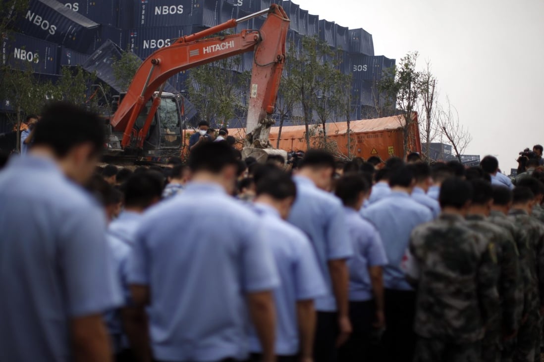 Soldiers, policemen and paramilitary policemen attend a mourning service for the victims in the 12 August chemical explosions at the blast site in Tianjin. Photo: EPA