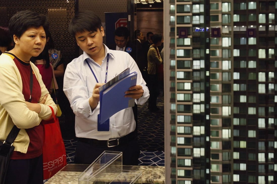 With Hong Kong homebuyers wary amid possible interest rate rises, local banks are looking at fixed-rate mortgages again. Photo: Reuters