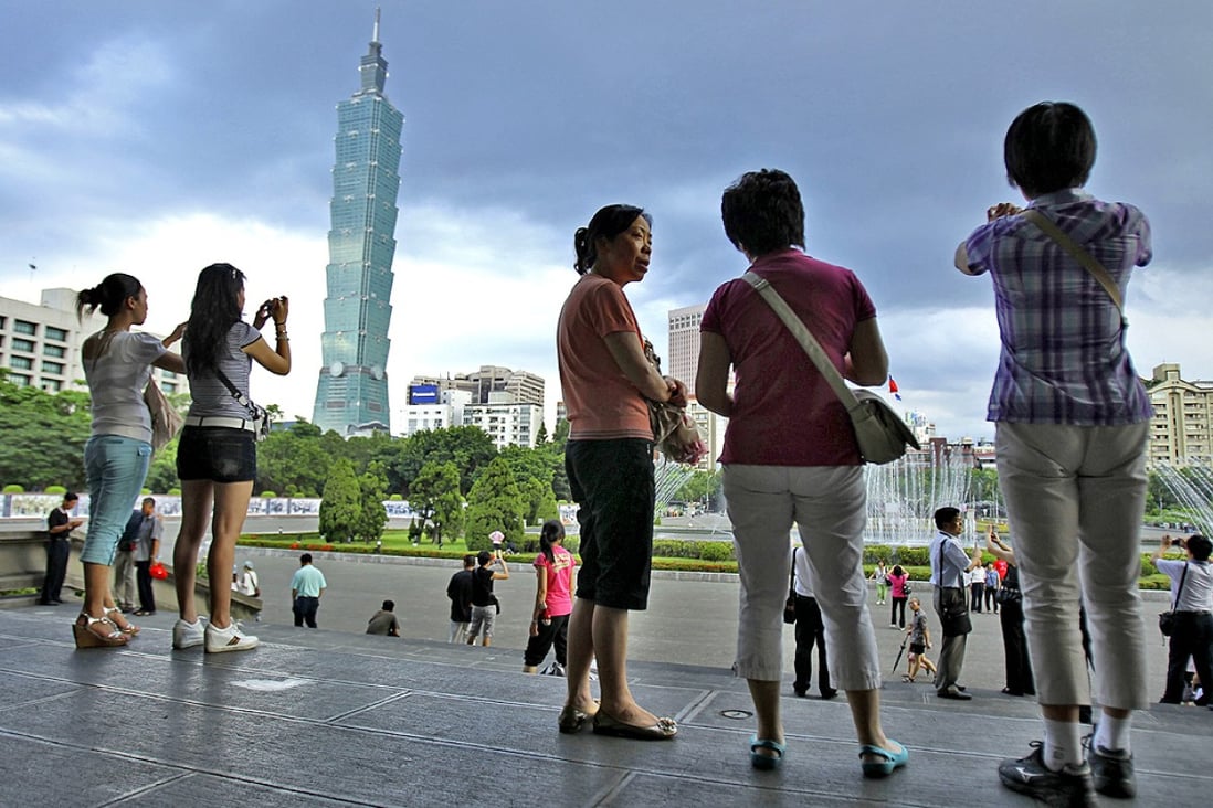 Chinese tourists visit the Sun Yat-sen park overlooking Taipei 101. Photo: AP