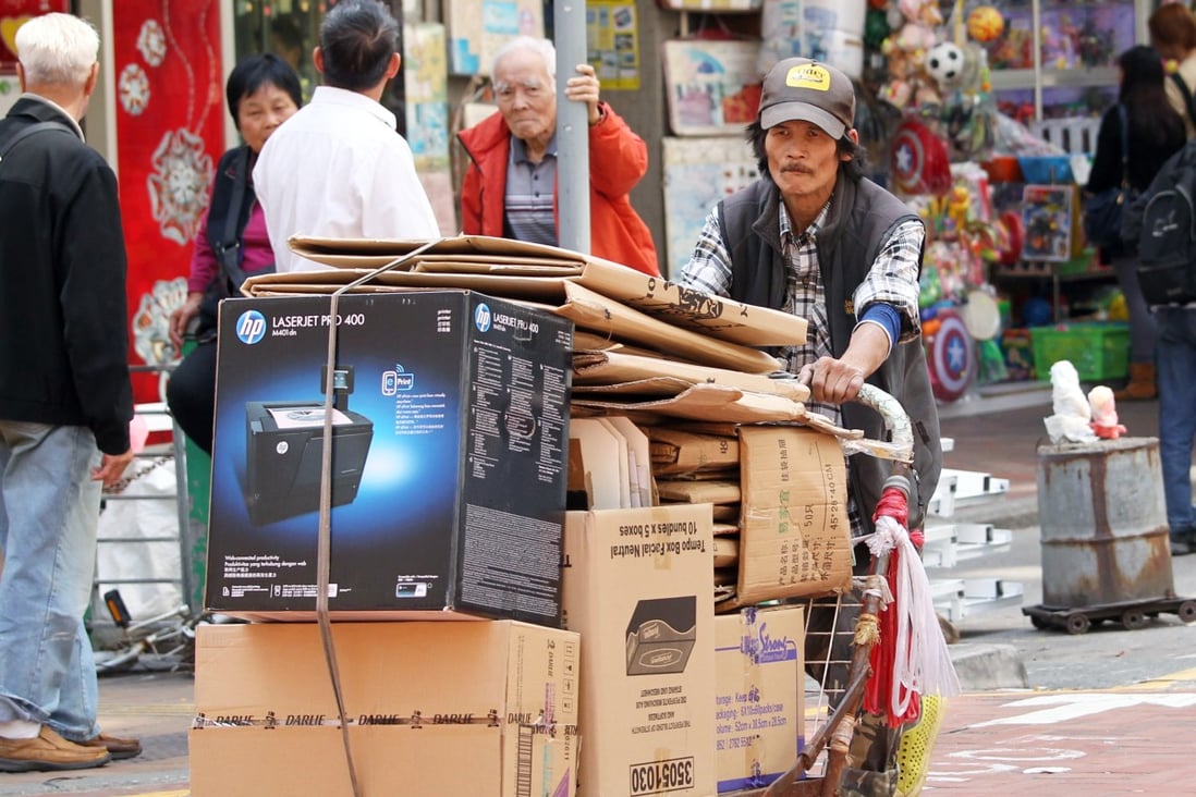 The number of elderly poor rose 3 per cent from 2013 to last year despite a 1 per cent decrease in the overall number of needy people, according to official figures. Photo: May Tse