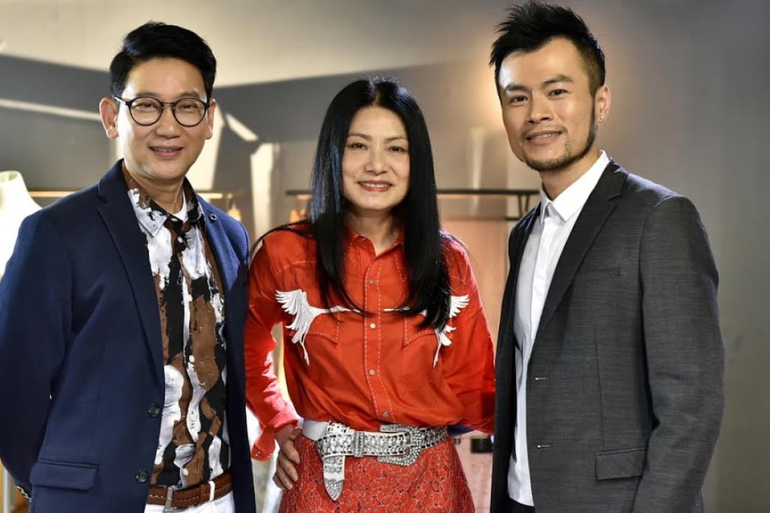 Renowned fashion designer Vivienne Tam taled with aspiring young counterpart, Mountain Yam (right), about her past experiences. Pictured on the left is programme host Raymond Young.