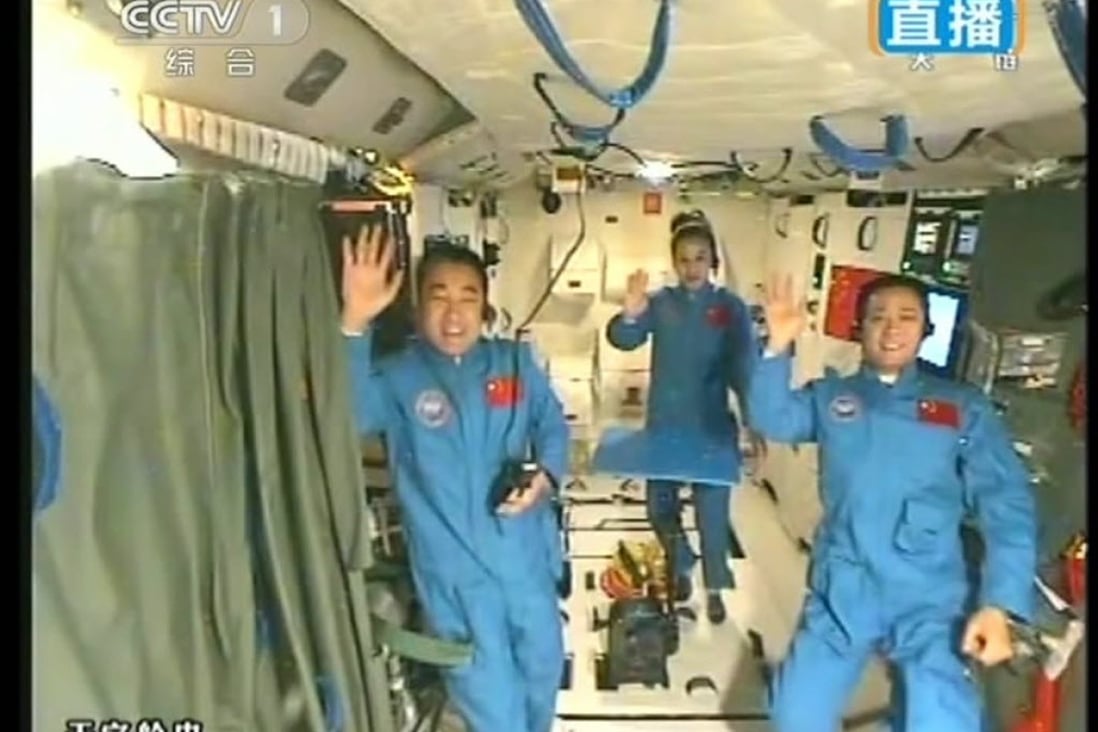 Astronauts greet a TV audience from inside Tiangong-1 on June 20, 2013 (Source: Xinhua)