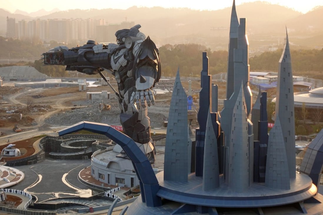 The Oriental Science Fiction Valley theme park has a giant robot that visitors can bungee jump from. (Picture: Reuters)