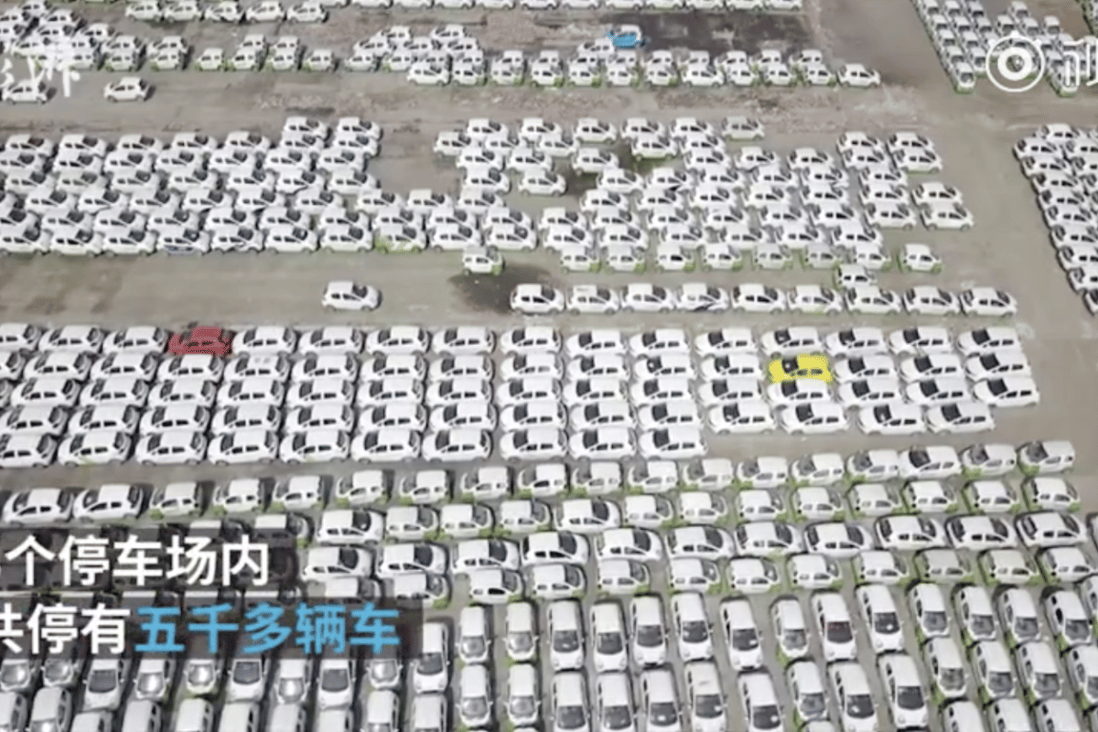 Thousands of electric cars are seen unattended on the outskirts of Hangzhou. (Picture: The Paper)