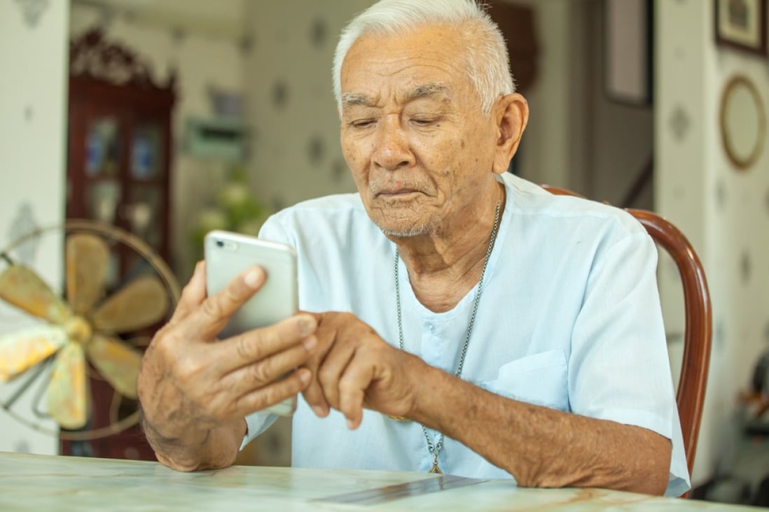 Gramps just found an amazing deal online. (Picture: Shutterstock)