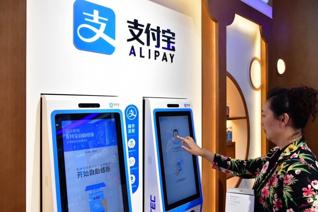 A woman completes payment through Alipay’s face-scanning service at a drug store in Zhengzhou, China on May 24, 2018. (Picture: Feng Dapeng/Xinhua)