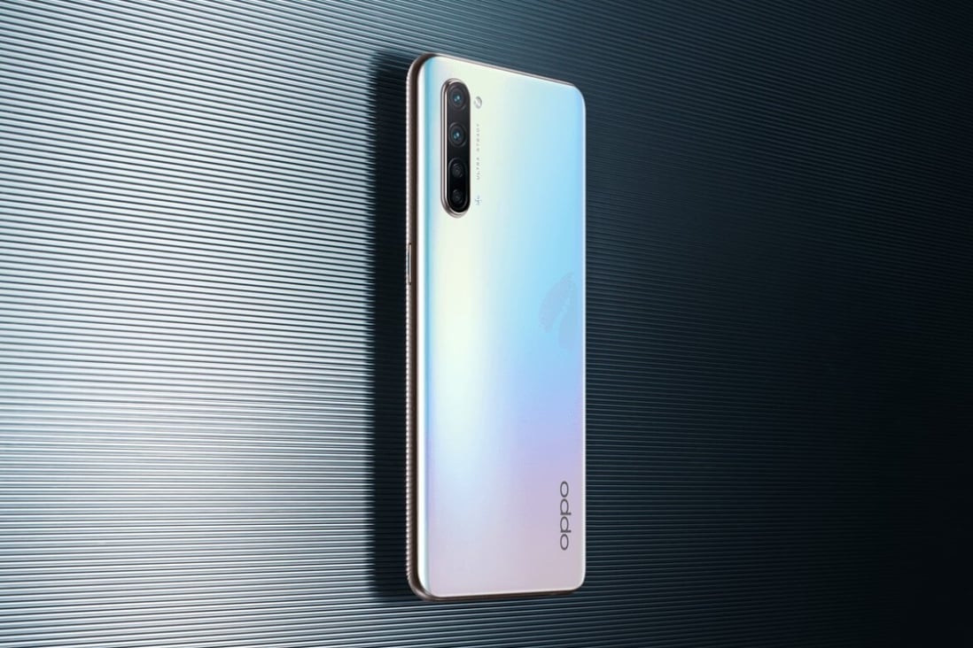 With a 6.4-inch OLED display, the Oppo Find X2 Lite is a bit smaller than its siblings. (Picture: Oppo)