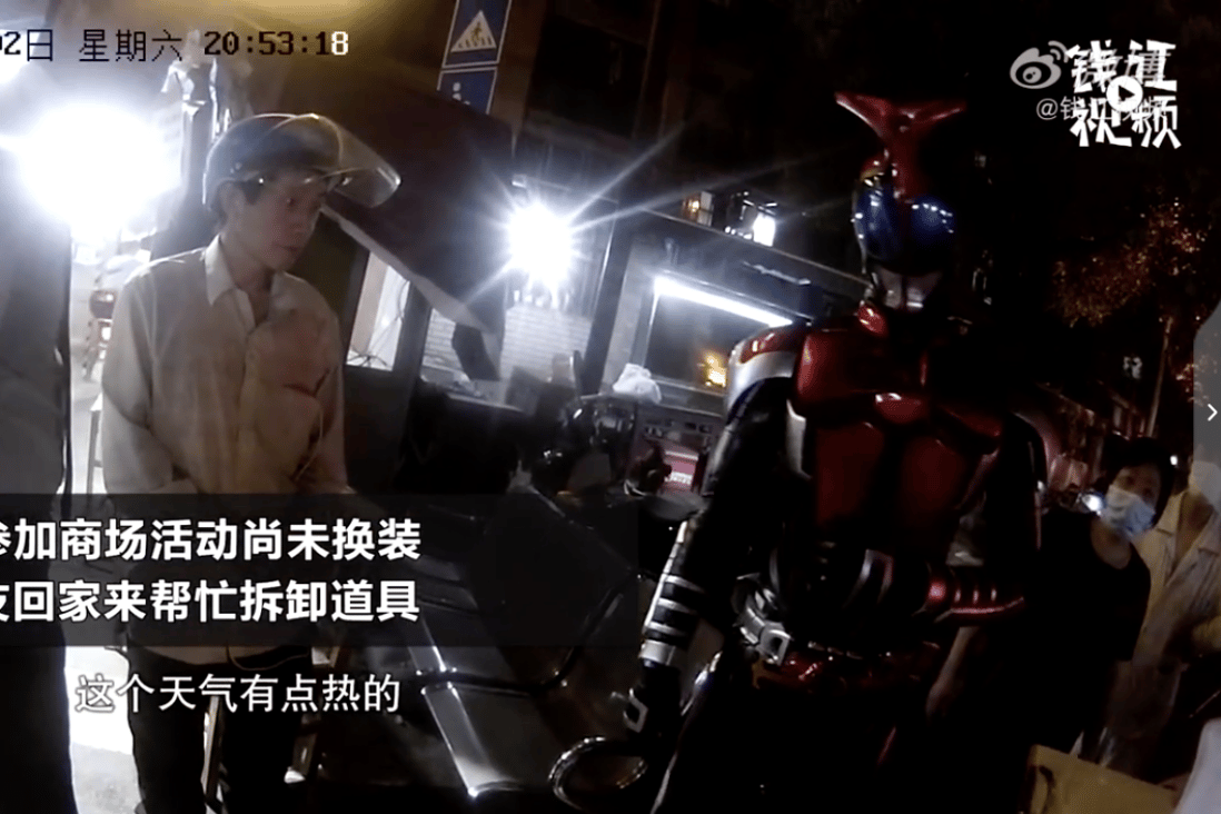 Kamen Rider (right) was unable to pass through a community checkpoint until he could get his smartphone out. (Picture: Zhejiang TV via Weibo)