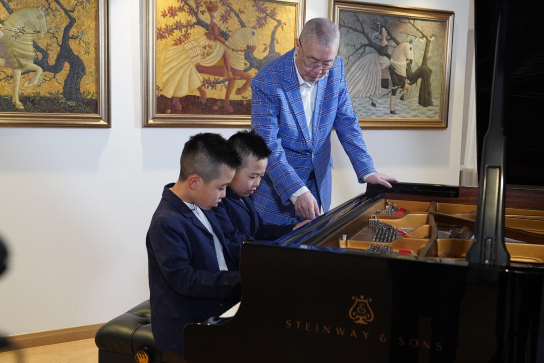Under the encouragement and guidance of piano maestro Liu Shikun, Jayden and Brayden the little pianists have made tremendous progress.
