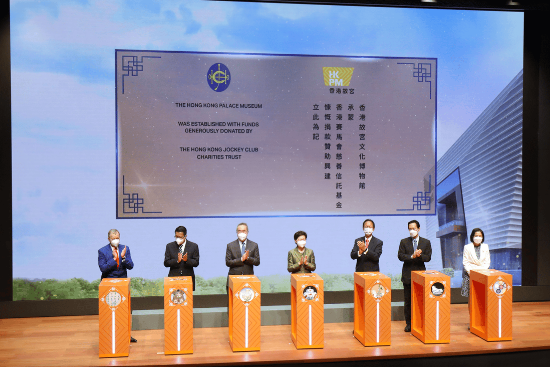 HKSAR Chief Executive Carrie Lam (centre); Acting Secretary for Home Affairs Jack Chan (2nd left); Club Chairman Philip Chen (3rd right); WKCDA Chairman of the Board Henry Tang (3rd left); HKPM Chairman of the Board Bernard Chan (2nd right); Club Chief Executive Officer Winfried Engelbrecht-Bresges (1st left), and WKCDA Chief Executive Officer Betty Fung (1st right) unveil a digital plaque at The Hong Kong Jockey Club Auditorium Naming cum Programmes Sponsorship Announcement Ceremony.