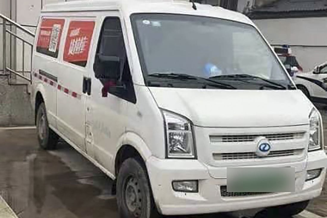 The van from which a 23-year-old woman allegedly jumped in Changsha, Hunan, central China, suffering fatal injuries. She had booked the van from ride-hailing firm Lalamove’s China operation, Huolala. Photo: Weibo
