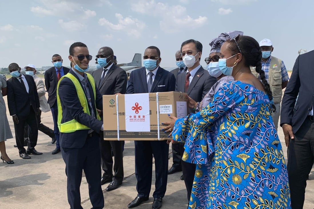 Senior Congolese officials pose for a photo with Chinese Ambassador to the Republic of Congo Ma Fulin at the airport in the capital Brazzaville on March 10, when the first batch of Covid-19 vaccines donated by the Chinese government arrived. Photo: Xinhua