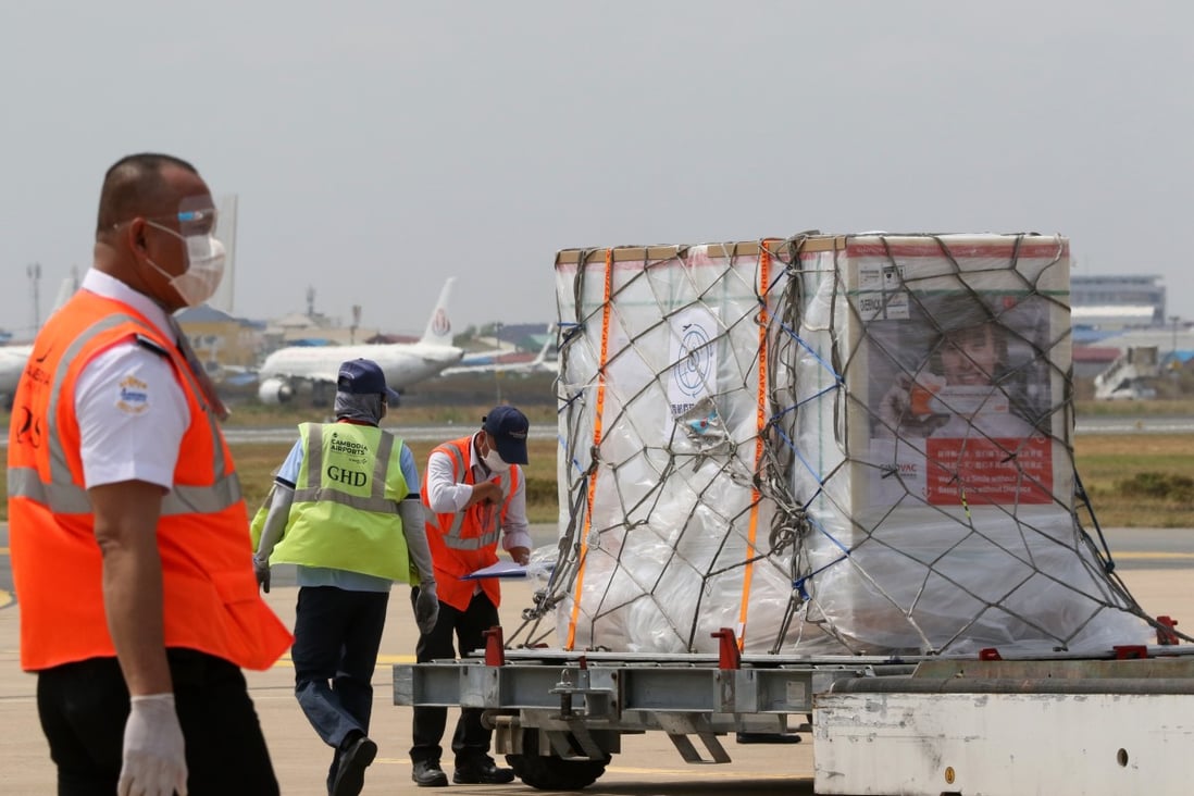 Workers transport a package of Sinovac Covid-19 vaccine at Phnom Penh airport on March 26. Photo: Xinhua