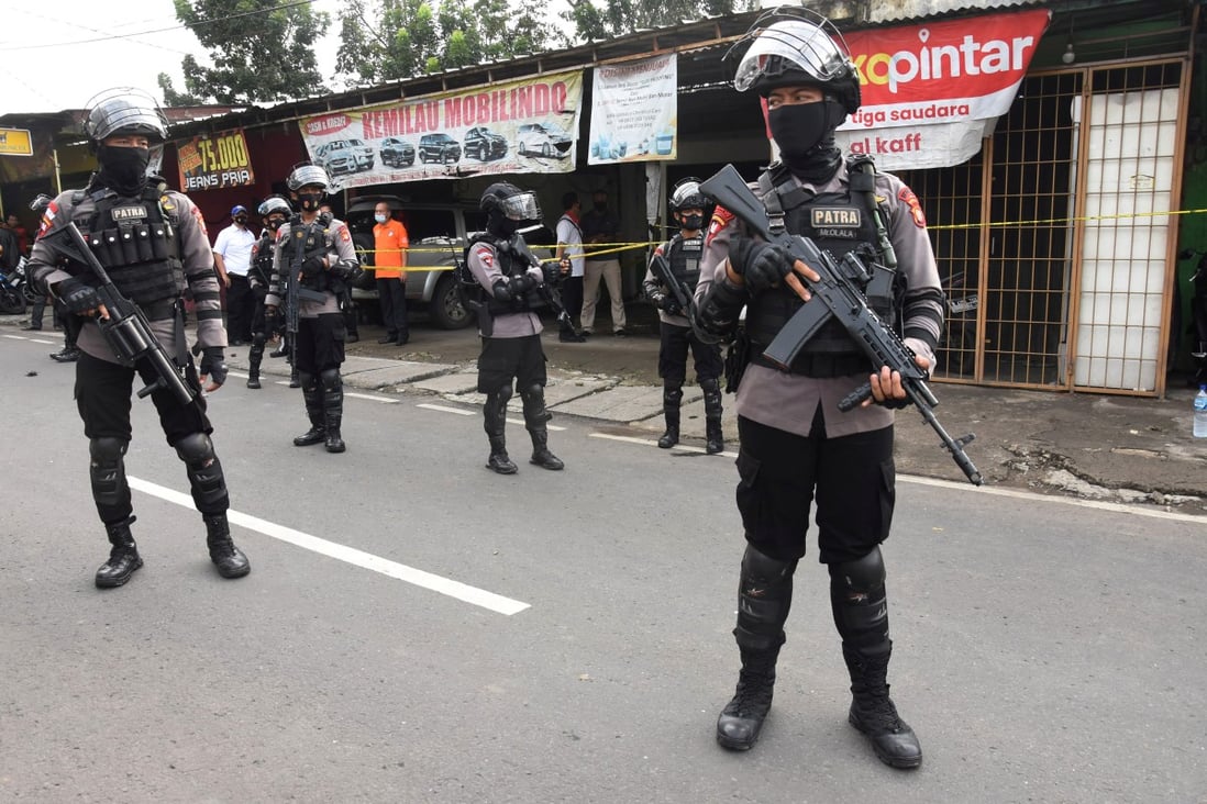 Indonesian armed police officers stand guard outside the house of suspected militants during a raid in Jakarta on Monday. Photo: Antara Foto/Indrianto Eko Suwarso/ via Reuters
