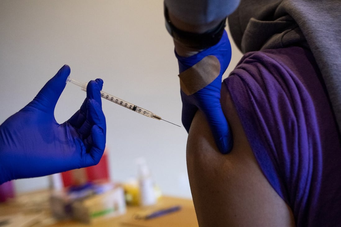 A nurse administers a Covid-19 vaccine. Photo: TNS